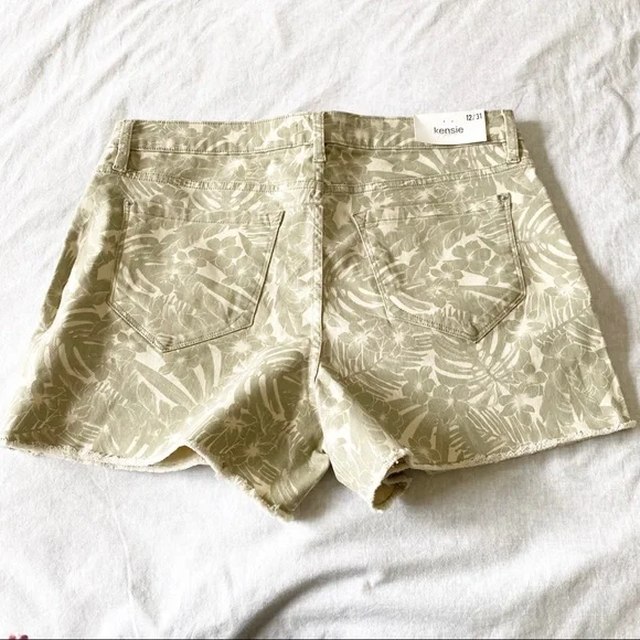 KENSIE Jean Shorts Light Sage Green Safari 12/31 NEW NWT - Picture 2 of 10